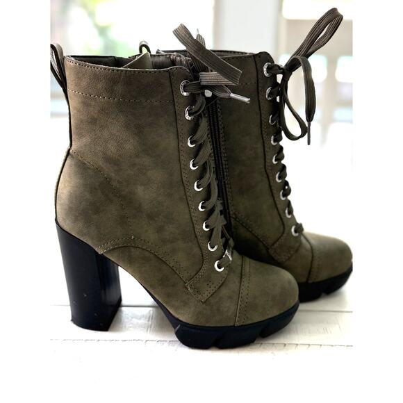 Olive Green Suede Nine West Boot Heels Booties 6.5M - Picture 2 of 5